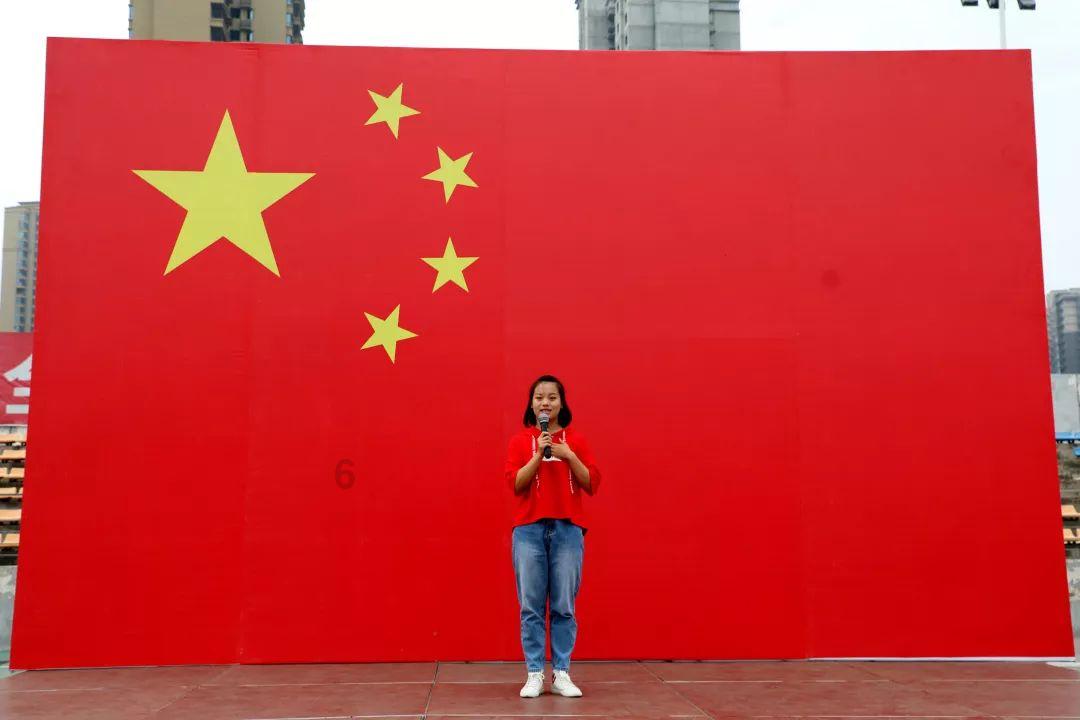 李佳琦再次嘲讽消费者太穷：这种裙子上海人会买