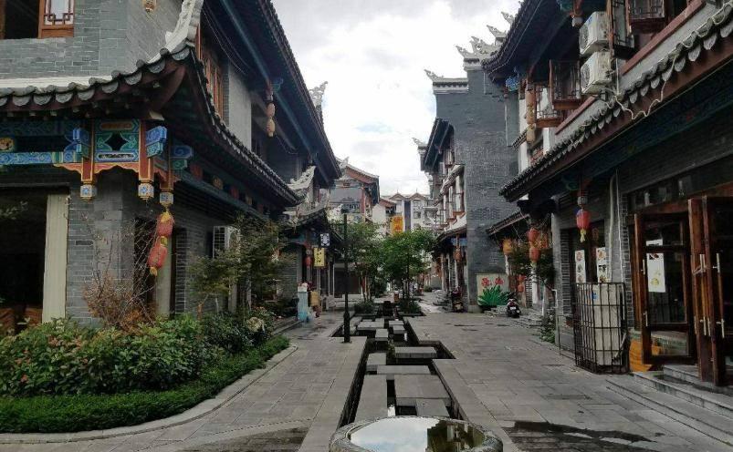 春节拜年,中年女人切忌穿卫衣、衬衫,多穿这3件,会更洋气减龄